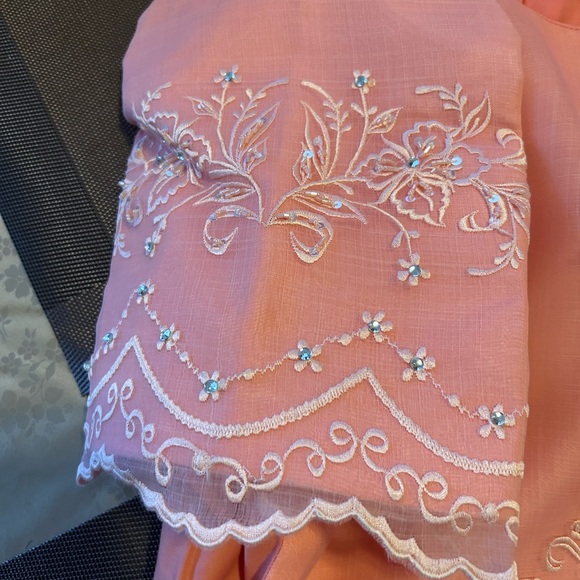 Modern Filipiniana - Picture 3 of 5